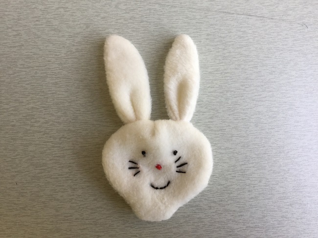 うさぎのぬいぐるみの作り方 型紙をつかいフェルトやフリースで簡単につくれます できルンです