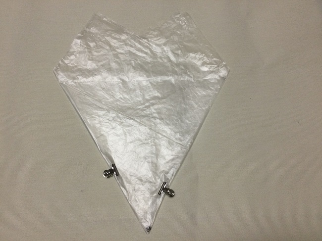 おもちゃのパラシュートの作り方 ビニール袋でつくる簡単工作ふわふわパラシュート できルンです